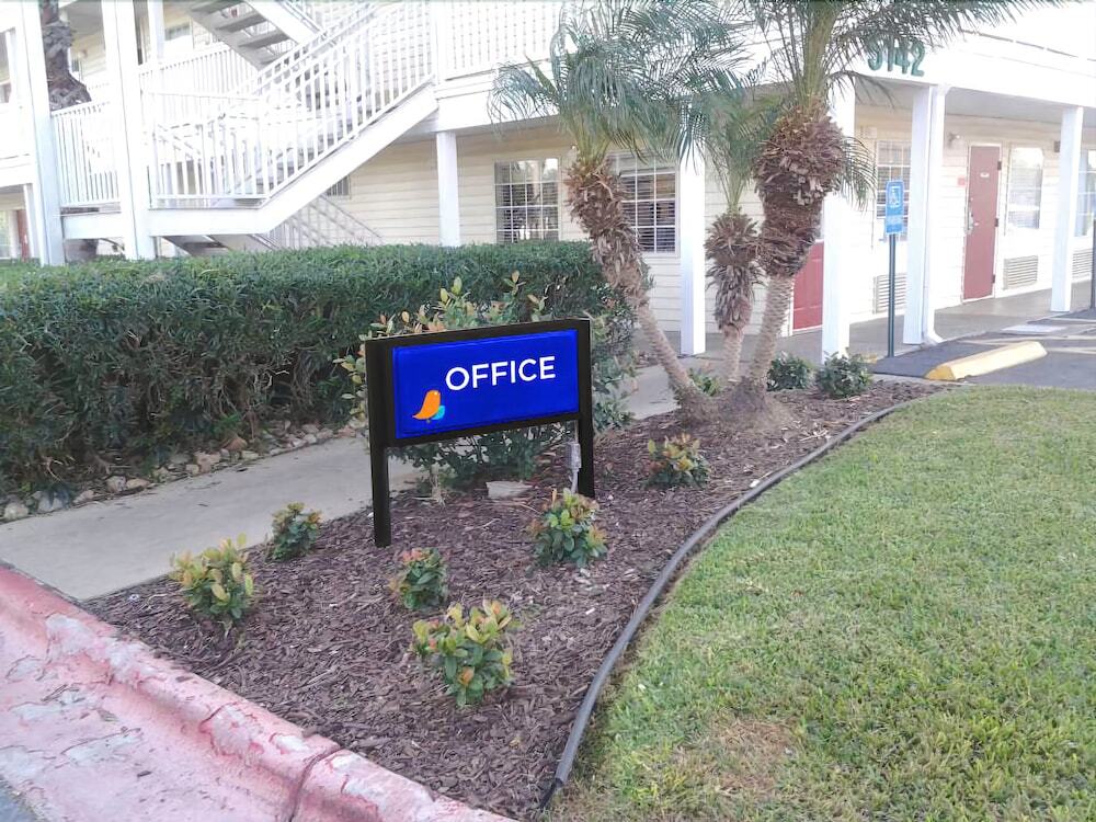 Intown Suites Extended Stay Select Corpus Christi Tx Екстер'єр фото